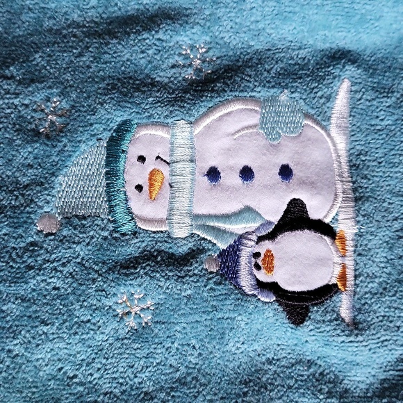 Three holiday hand towels - Picture 3 of 3